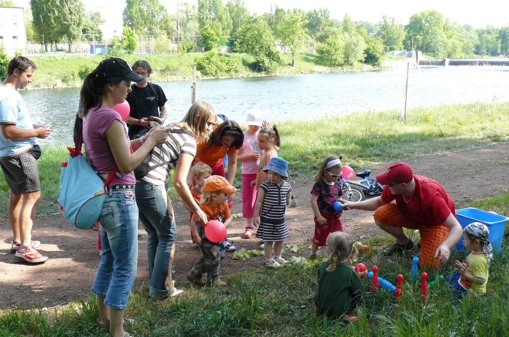PŘEHLED NÁVŠTĚVNOSTI: ( 1 návštěva = 1 rodina s libovolným počtem dětí) 2008... 180 rodin za měsíc 2009.