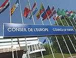 Rada Evropy Rada Evropy=mezinárodní vládní organizace založená 1949 Dnes 50 členů Sídlem Štrasburk První významný úspěch: Úmluva o ochraně lidských práv a základních svobod v roce 1950 Od šedesátých