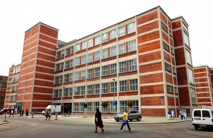 V současné době zde můžete navštívit Galerii Václava Chada, stálou interaktivní expozici Orbis Pictus Play, kavárnu nebo designový obchod Courage.