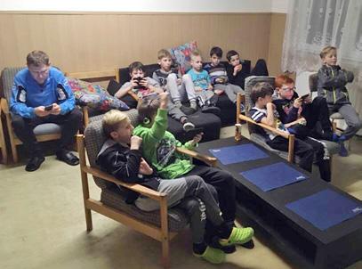 Pak nás všechny rozesmála situace, při které kluci, již v předtuše toho, že se dneska bude nadělovat, reagovali na jeho otázku, kdo že je ten malý Sparťan, kvůli kterému dneska přišel.