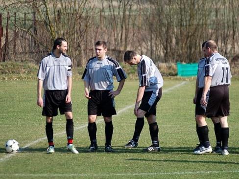 Žlebský fotbal slaví sto let. Málem se toho ale nedožil Žleby - V roce 1917 se zrodil fotbal ve Žlebech. Tamní hráči a funkcionáři si tuto událost připomenou v sobotu velkou slávou.