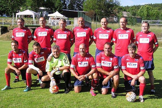 Oslavy v Ostředku se vydařily Ostředek - V sobotu 24. června si ostředečtí sokolové připomněli 50 let fotbalu v Ostředku a současně 55 let existence TJ. Oslavy 50 let fotbalu v Ostředku.