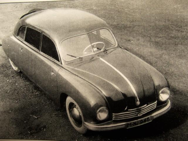 V říjnu 1947 byly na pražském autosalonu vystaveny vozy Tatra 87 s nově zaoblenou přídí, které se pak vyráběly až do roku 1950.