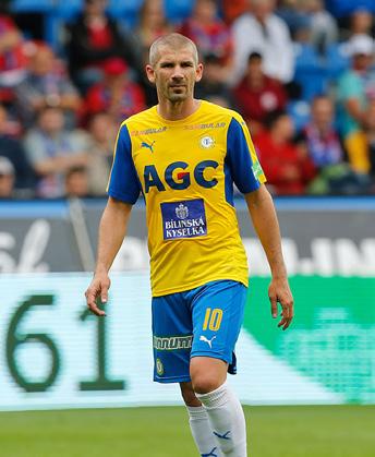 26 HET LIGA HET LIGA 27 CELKOVÁ TABULKA # MUŽSTVO Z V R P S B 1. Plzeň 29 19 6 4 50:22 63 2. Slavia Praha 29 16 8 5 47:19 56 3. Jablonec 29 15 8 6 47:27 53 4. Sparta Praha 29 14 10 5 43:25 52 5.
