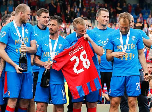 Shrábnou 15 miliónů eur (382 miliónů korun) za přímý postup do Ligy mistrů, a jelikož se jich netýkají předkola, můžou se v létě v klidu připravovat na start nového ligového ročníku.