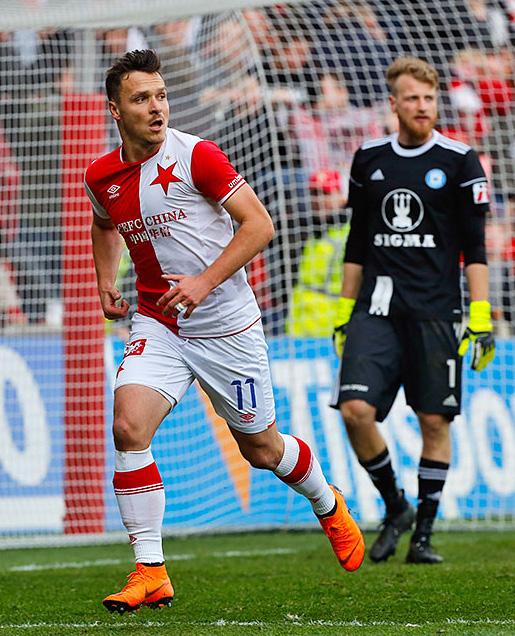 Předposlední ligové kolo mělo stejný začátek všech zápasů, kdy jste se dozvěděli jejich výsledky? Až po skončení našeho zápasu. Překvapil vás některý z nich?