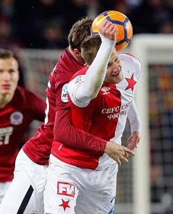 32 HET LIGA GÓLOVÁ JÍZDA Dostihy na špici SOUTĚŽ AKTIVITY GÓLU (gól - 2 body, asistence - 1,5 bodu) 33 Michael Krmenčík (Plzeň, 12 + 6) 25 Davis Ikaunieks (Jihlava, 8 + 6) 23 Milan Škoda (Slavia, 10