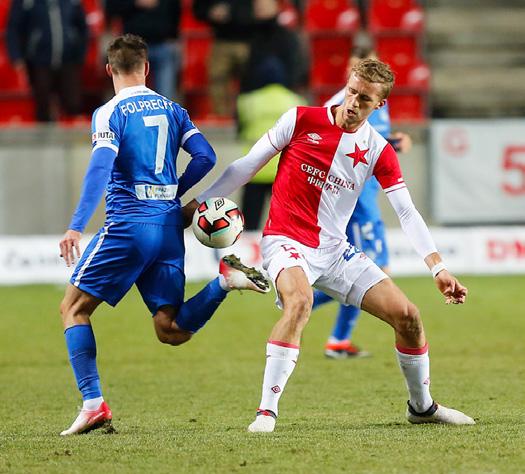 16 ROZHOVOR ROZHOVOR 17 Vyčítáte si tento moment? Stanciu dal skvělý centr, chtěl jsem pomoct defenzivě. Jedině že bych míč nechal prolétnout, ale to jsem nemohl riskovat.