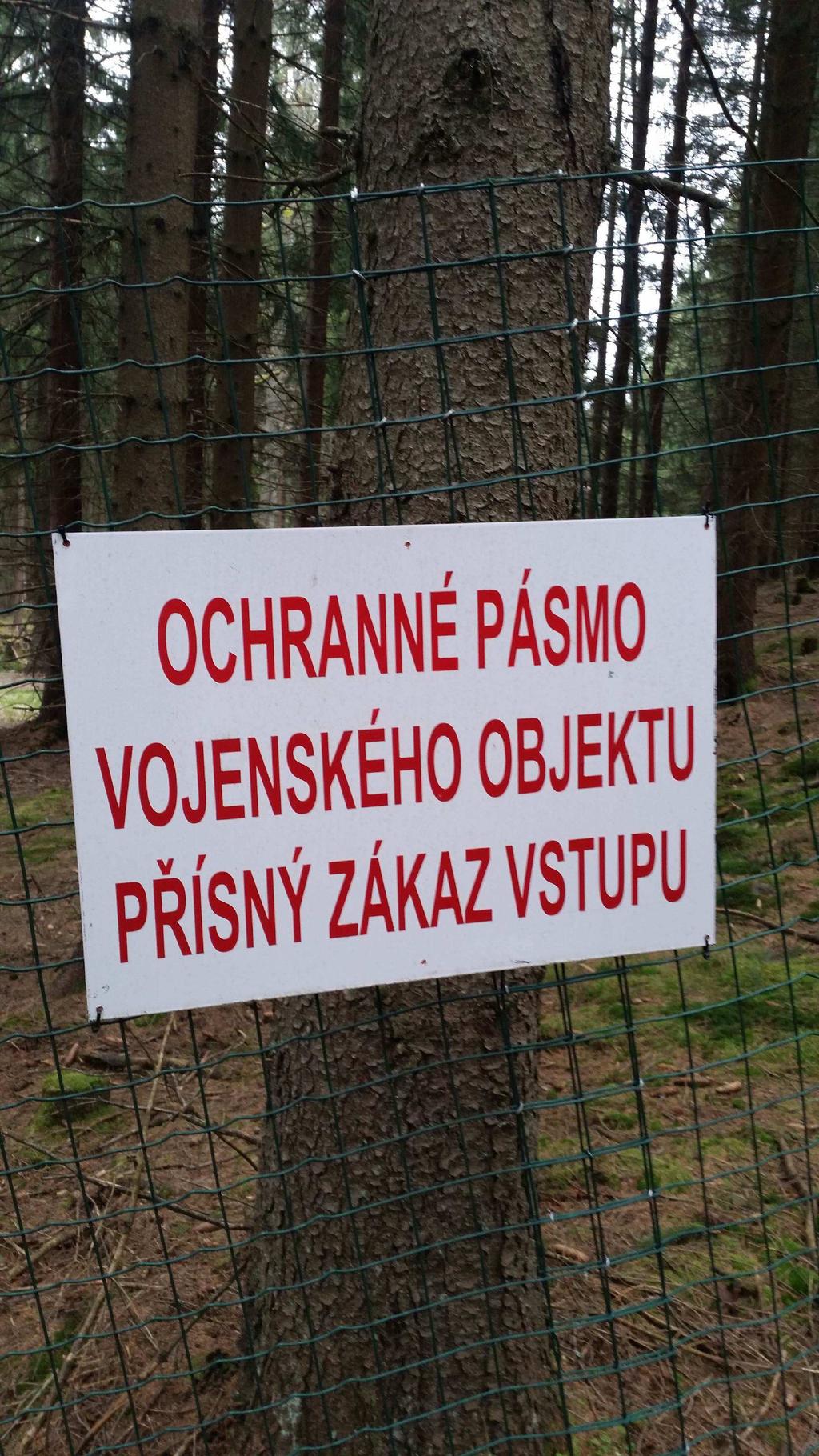 výstražných tabulí se zákazem vstupu