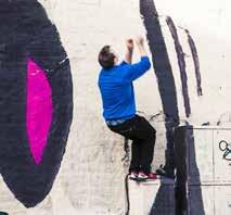 VÍC O PARKOURU A FREE RUNNINGU PARKOUR pochází ze spojení parcours du combattant, neboli cesta bojovníka. Jednou z předních postav, která se zasloužila o rozvoj parkouru, je Raymond Belle.