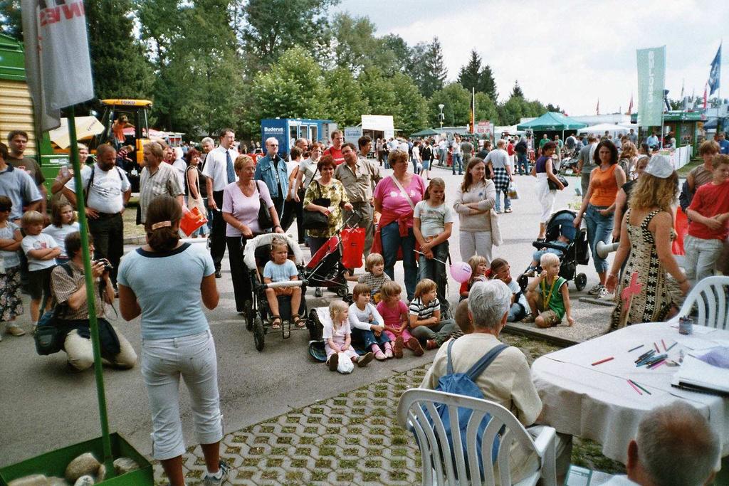 Knihovníci na Zemi Živitelce V roce 2005 dostaly knihovny možnost prezentovat svoji činnost na výstavě