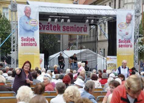 6 Významné události v roce 2016 Výroční zpráva Jihomoravského kraje 2016 ŘÍJEN Na brněnském náměstí Svobody se 2. října uskutečnily již šesté oslavy Mezinárodního dne seniorů.