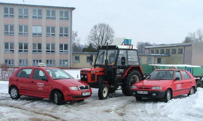Autoškola V rámci připravovaného 60. výročí zemědělského školství a 45. výročí založení SZeŠ Lanškroun nelze nevzpomenout na počátky naší autoškoly, které se pojí s rokem 1962/63.