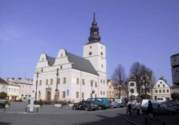 Dění ve městě je samozřejmě ovlivňováno i nejmladší generací, která navštěvuje některou ze základních či středních škol.