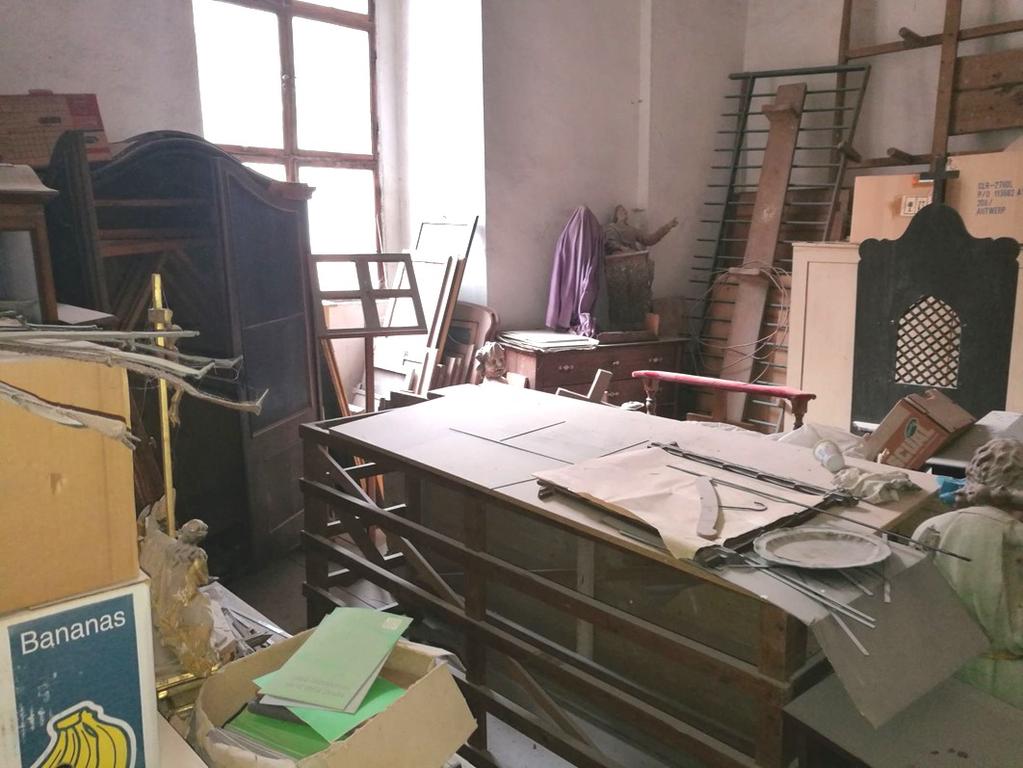 Opět jsem si vyzkoušel roli koordinátora stavebních postupů, shánění a zajištění stavebního materiálu a vybavení pro rekonstrukci naší budoucí kaple.