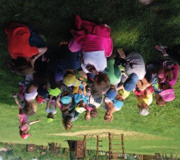 byly z domu vybaveny batůžky se svačinkou a dobrůtkami. Vyslechli jsme tři pověsti: o Troskách, Černém rytíři a Bílé paní. Počasí se vydařilo, hezky jsme si užili celý den. Na pátek 25. 5.