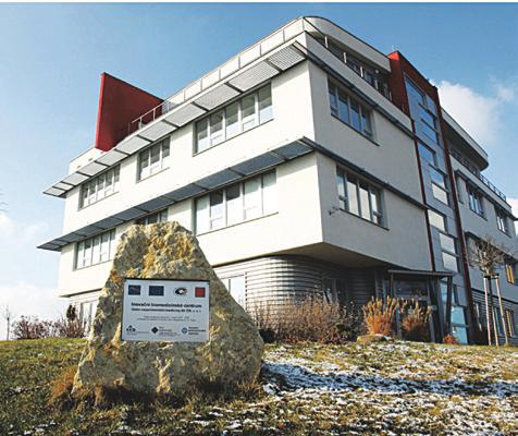 buněčných struktur v kultivačních destičkách Prostředek obsahující kmenové buňky k léčení zánětlivých onemocnění, posttraumatických reakcí a degenerativních onemocnění 3D kompozitní gely pro řízenou