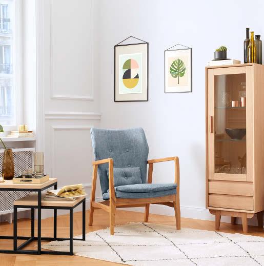 DESIGN 50. LET V JINÉM FORMÁTU VÍCE INFORMACÍ NALEZNETE NA WWW.TCHIBO.CZ 1 Křeslo s konstrukcí z masivního dřeva v retro designu Kč 10.990,- 2 Vitrína v retro designu Kč 8.
