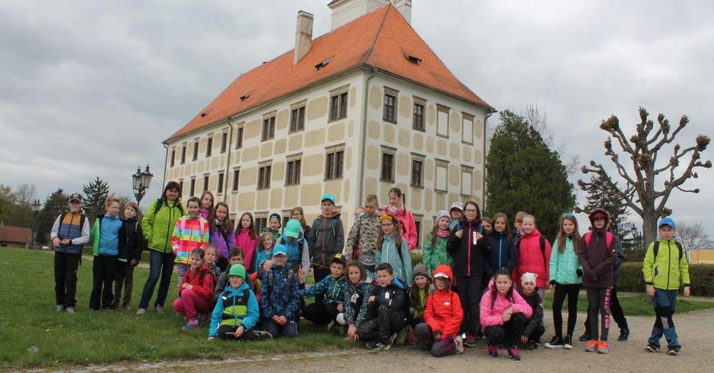 Školní výlety, exkurze Školní výlety proběhly v měsících květnu a červnu. Celkem se uskutečnilo 10 výletů s účastí 460 žáků školy.