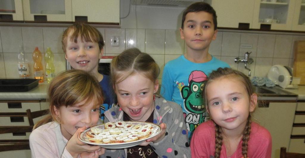 Oblíbené se stává Nocování ve školní družině, které ŠD uspořádala dvakrát. Závěr školního roku patřil již tradičně celodenním výletům.