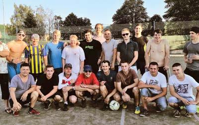 pro fotbal něco udělat. Schůze výboru probíhají celkem pravidelně co 14 dnů, většinou vždy před domácími zápasy. Apeluji a vyzývám tímto především nové obyvatele Palkovic.