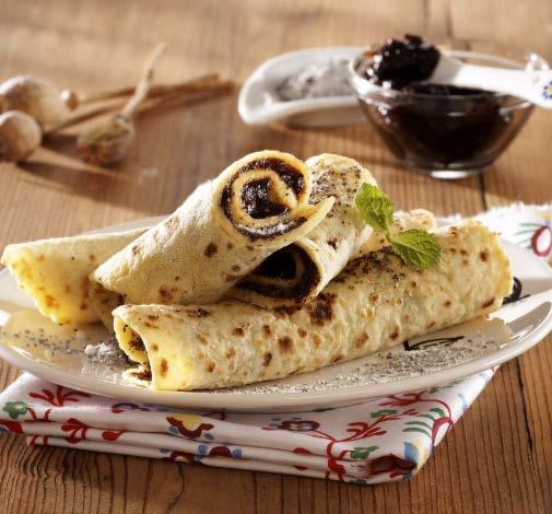 Slovenské lokše z vařených brambor Ingredience: 260 g brambor (asi tři střední velikosti) hladká mouka máslo 40 g máku 1 polévková lžíce moučkového cukru povidla Postup: Uvařené brambory rozmačkáme