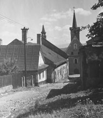 1910 žilo v Příboře, Klokočově a ve Vésce celkem 7 674 obyvatel, z toho 371 Němců a 85 jiných národností. V r.