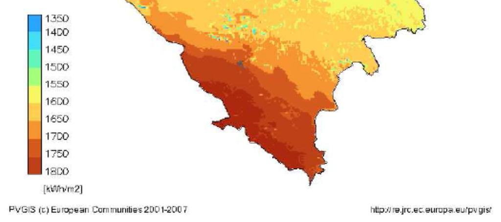 Arhitektura zgrade treba omogućiti i maksimalno korištenje raspršenog Sunčevog zračenja kako bi se uklonila potreba za umjetnom rasvjetom tijekom dana, koja, osim što troši energiju, dodatno