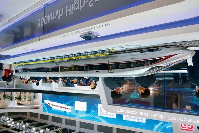 A nově se zde letos objevily i elektrobusy. Nákladní doprava byla zastoupena jak lokomotivami, tak samozřejmě nákladními vozy různých typů, konstrukcí a využití.