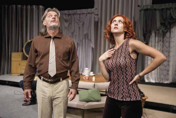 Těšínské divadlo Český Těšín, příspěvková organizace Ředitel Petr Kracik Šéf české scény Miloslav Čížek Dramaturg české scény Ivan Misař Ray Cooney 1 + 1 = 3 (Jeden a jedna jsou tři) Překlad