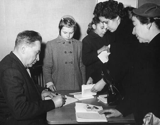 LITERÁRNÍ ŽIVOT Jaroslav Seifert se svými čtenáři básnického odkazu Františka Halase Ladislavem Štollem vyvolaly ovšem také nesouhlasné reakce.