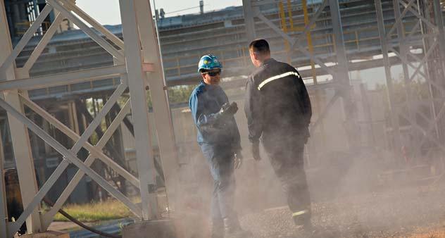 21 Dopis předsedy dozorčí rady Vážené dámy a pánové, Skupina UNIPETROL je největším zpracovatelem ropy a výrobcem petrochemických výrobků v České republice.