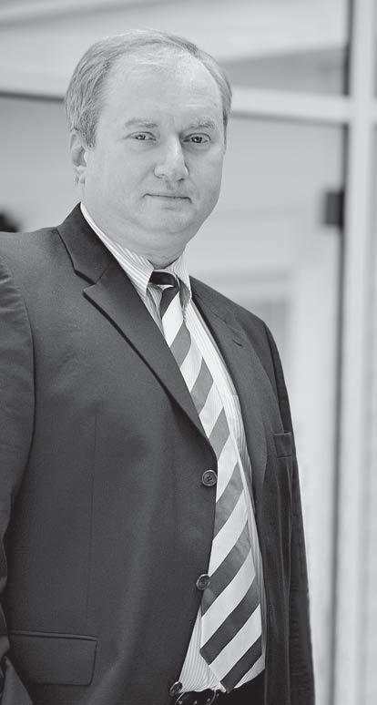 28 Statutární orgány a vedení společnosti Francois