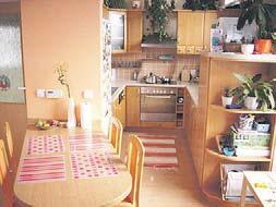608 254 425 nebo tel 9-22 hod 2+1 do 10000 hledají 3 spolupracovníci z výstaviště (pár a žena) ( 608 770 556 tel 9 až 22 hod i 2+1 hledá 1 muž, živnostník, pěkný, čistý, a klidné bydlení, zař, i