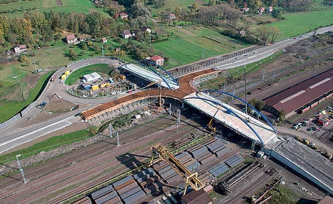 14 The bridges before casting the interchange part of SO 202, SO 203 and SO 204 Obr. 15 Kabely napnuté v první fázi výstavby Fig.