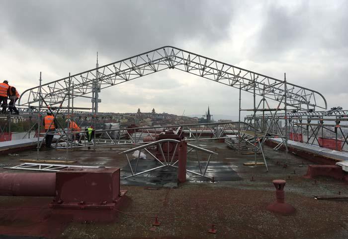 Provizorní zastřešení pomocí plachtové střechy Layher Keder XL Ing. Petr Veselý, LAVEL MB, s. r. o. foto: Ing.
