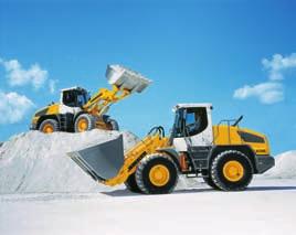 S lehkostí větší výkon Zvýšená produktivita Pohon pojezdu Liebherr umožňuje umístění vznětového motoru příčně na zádi.
