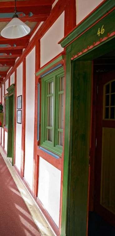 LÁZEŇSKÉ A LÉČEBNÉ DOMY 1 PALACE 235 6 MORAVA 172 Nám. 28. října 441 Tel. 577 681 111 palacelazneluhacovice.cz Zatloukalova 234 Tel. 577 681 811 moravalazneluhacovice.