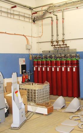 GHZ plynová hasící zařízení Princip: snižování koncentrace kyslíku; GHZ nemá chladící účinek jako voda Použitelnost: uzavřené prostory práce s hořlavými kapalinami (např.