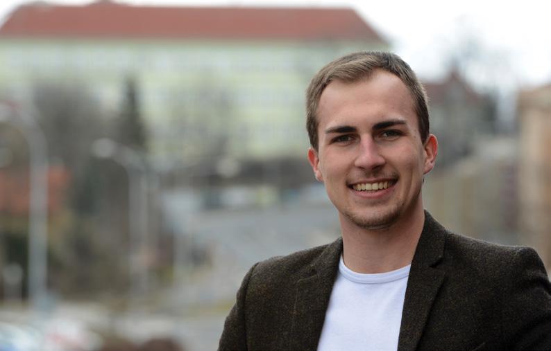 Začal pracovat na klinice, kde se léčí sportovci, a tak si našel cestu ke