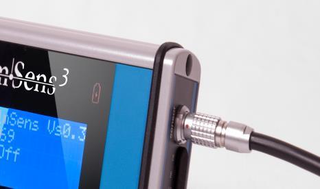 sdílejí jednu referentní a pomocnou elektrodu USB potenciostat