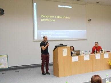 Od vážného tématu se posluchači odpoutali při zajímavém vyprávění o unikátním výzkumu Hranické propasti nejhlubší propasti světa, a to v podání Základní