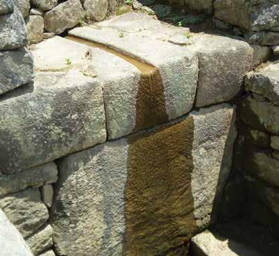 Příkladem může být kdysi kultovní centrum Inky Pachacutiho v Ollantaytambo s velkolepým chrámem Slunce a lázněmi. Nachází se asi 72 km severozápadně od centra incké říše Cuzca.