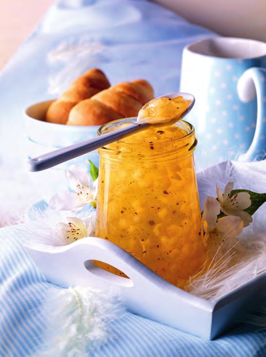 Doba prípravy: asi 30 minút Vystačí na: asi 3 poháre à 350 ml 1 Vanilkový struk Bourbon Dr.