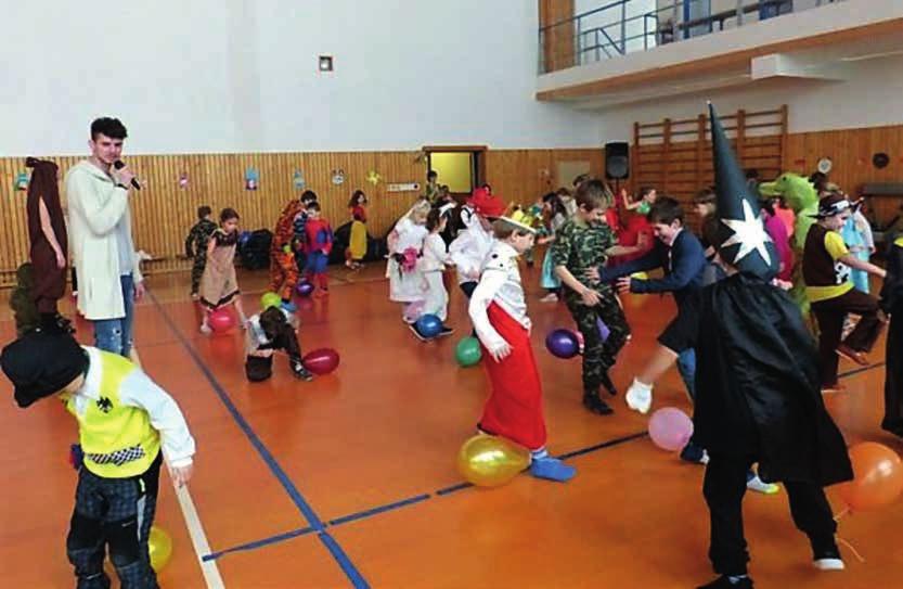 Karneval ve školní družině Dne 23. 2. 2018 uskutečnily paní vychovatelky pro děti ze školní družiny karneval. Karneval se konal v tělocvičně a občerstvení pro děti bylo zajištěno.