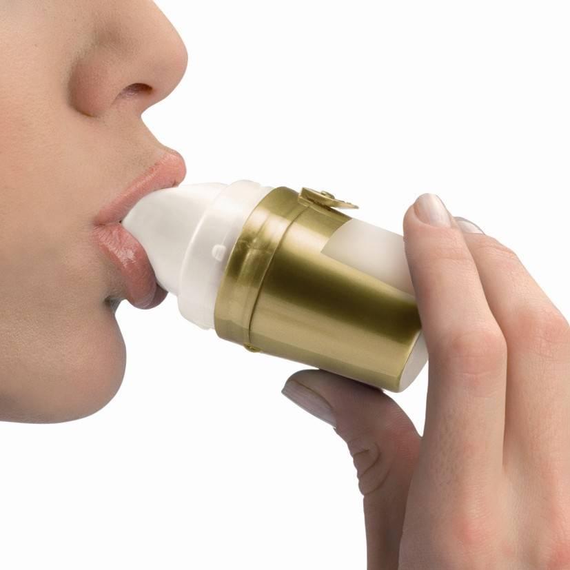 - Zavřete náústek a vytáhněte vyčnívající konec stripu. Dávka je nyní připravena k inhalaci. Β.