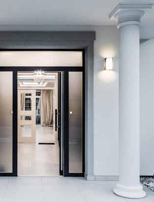 Architektura domu spojuje klasické principy s moderním designem tak, aby dosáhla nadčasového vzhledu a zároveň nejmodernějšího komfortu bydlení.