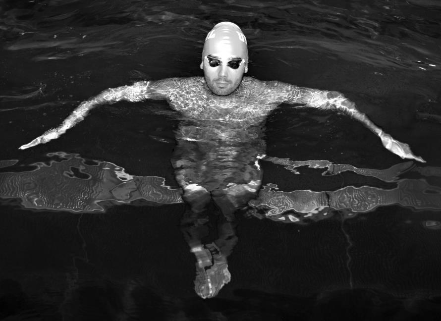Tip: Vyzkoušejte sculling s různými tvary ruky pěst, dva prsty, prsty u sebe, roztažené prsty, prsty u sebe s odtaženým palcem apod. 19.