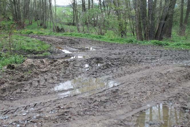 Dolní část Dojetřického potoka, v kamenné úpravě, která však není kapacitní a je nevhodně provedena, kandidát na úpravu toku a zvýšení kapacity spodní části toku v městské