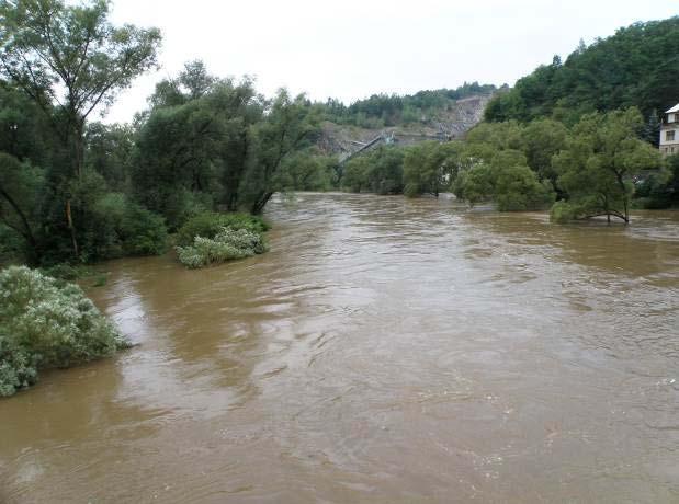 a 29. 11. 2010 během dne zasáhlo sněžení většinu našeho území. Silně podnormální teplotní bilanci zaznamenal prosinec.